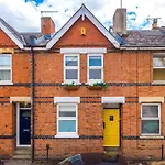 Lovely Home In Cheltehnam Parking & Great Location